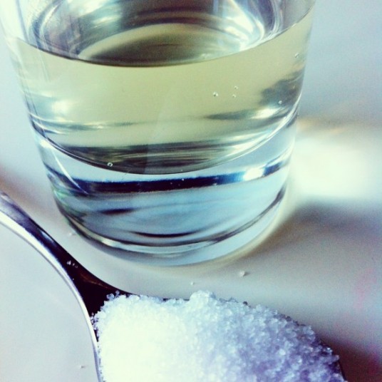 6. Detergente ecológico de sal y vinagre