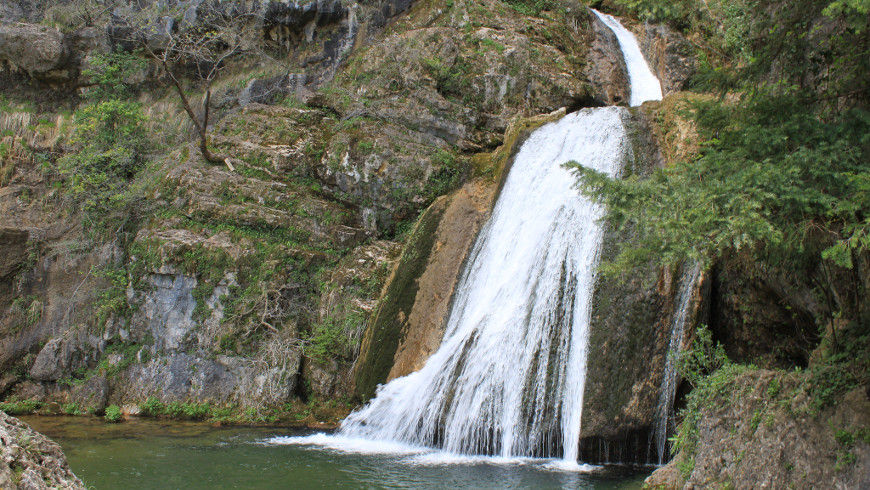Chorros de Reventón Del Rio Mundo, Albacete, España. Tesoros de la naturaleza: Las cascadas más hermosas de España