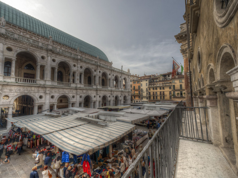 Piazza dei Signori en un día de mercado